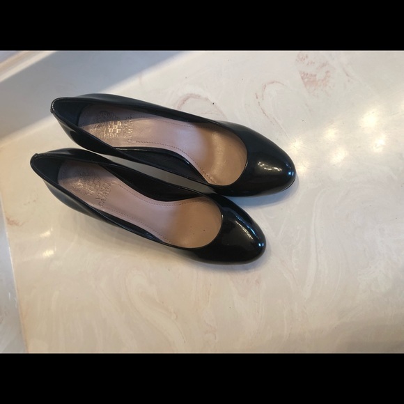Vince Camuto size 7 1/2 - Picture 2 of 5